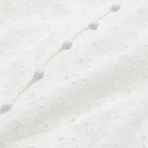 Perfect Plus-size Summer Dress: Sleeveless Eyelet Button-Down Dress - Picture 2 of 6